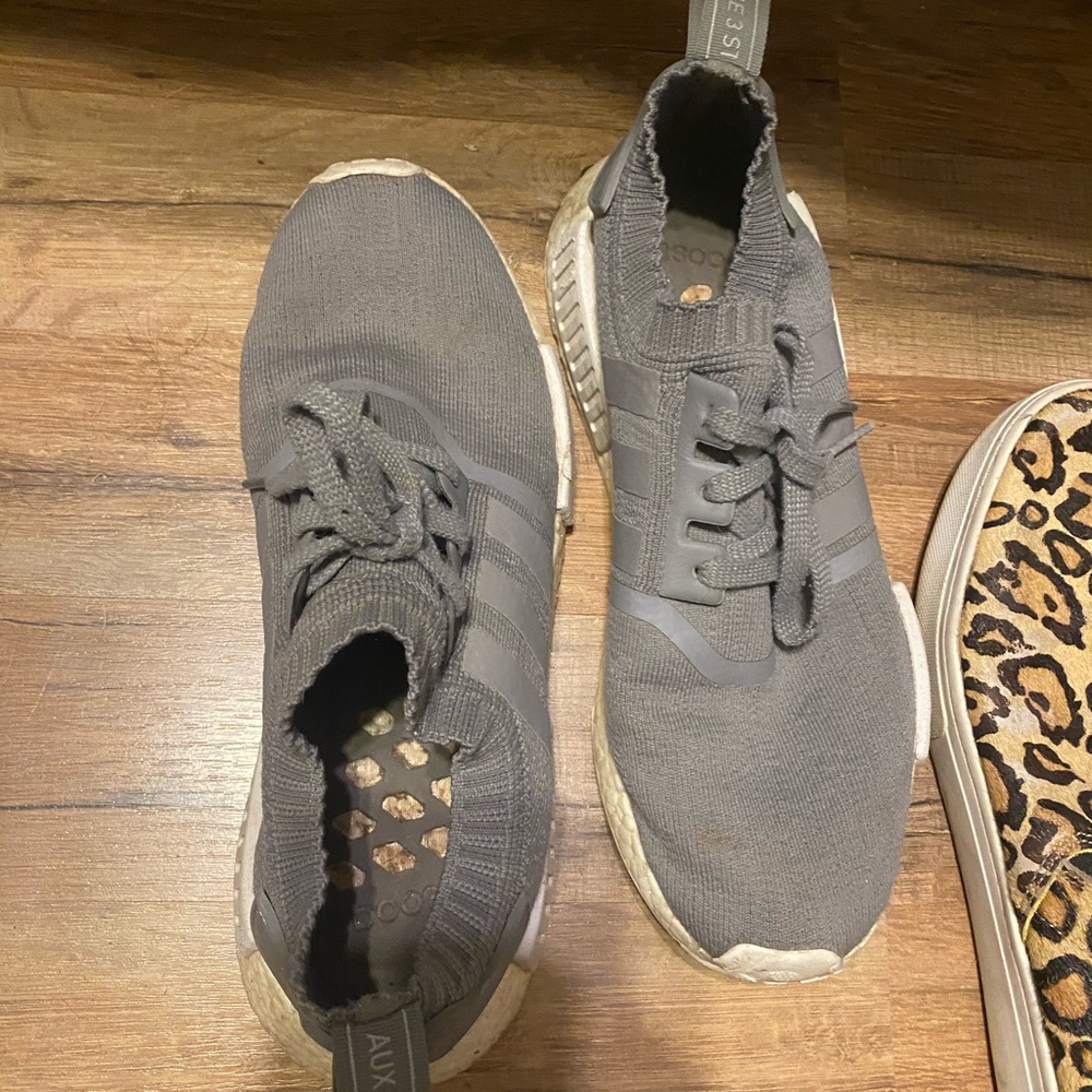 grey adidas tennis shoes